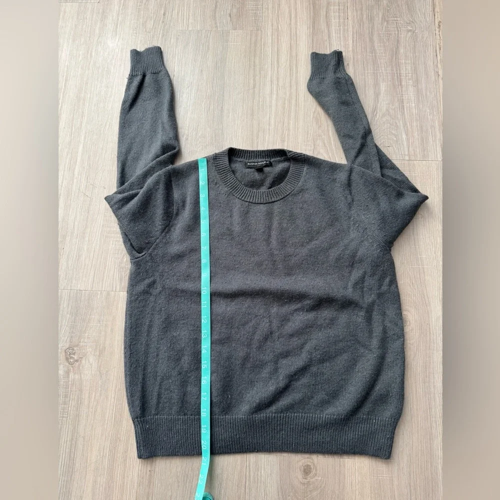 Banana Republic Men's Charcoal Crewneck Sweater - Picture 5 of 6